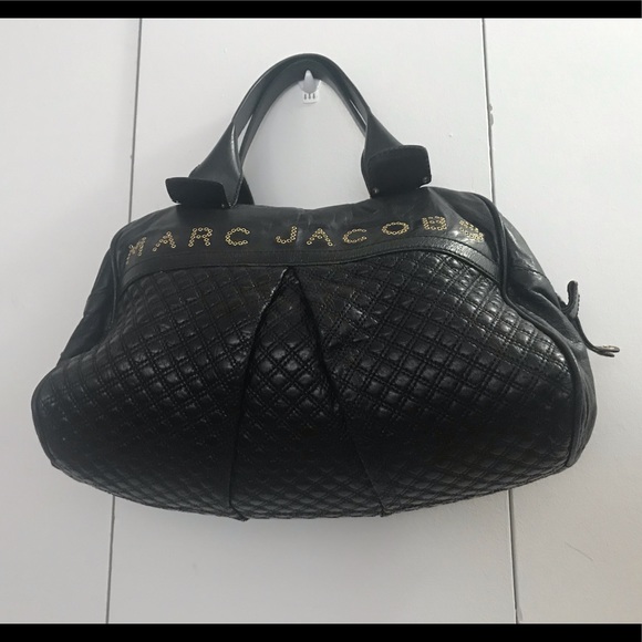 Marc Jacobs Handbags - Marc Jacobs quilted black leather handbag EUC